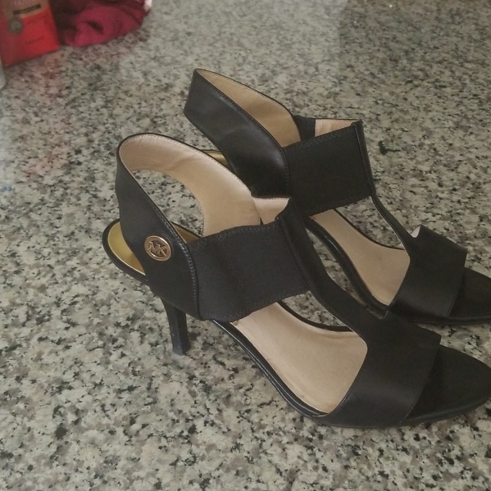 shoes - Picture 3 of 3